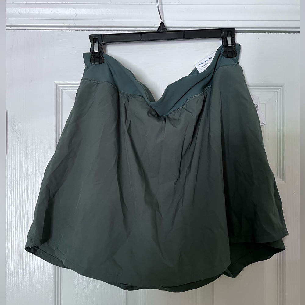 Old navy olive green tennis skirt. Size 2X. NWT